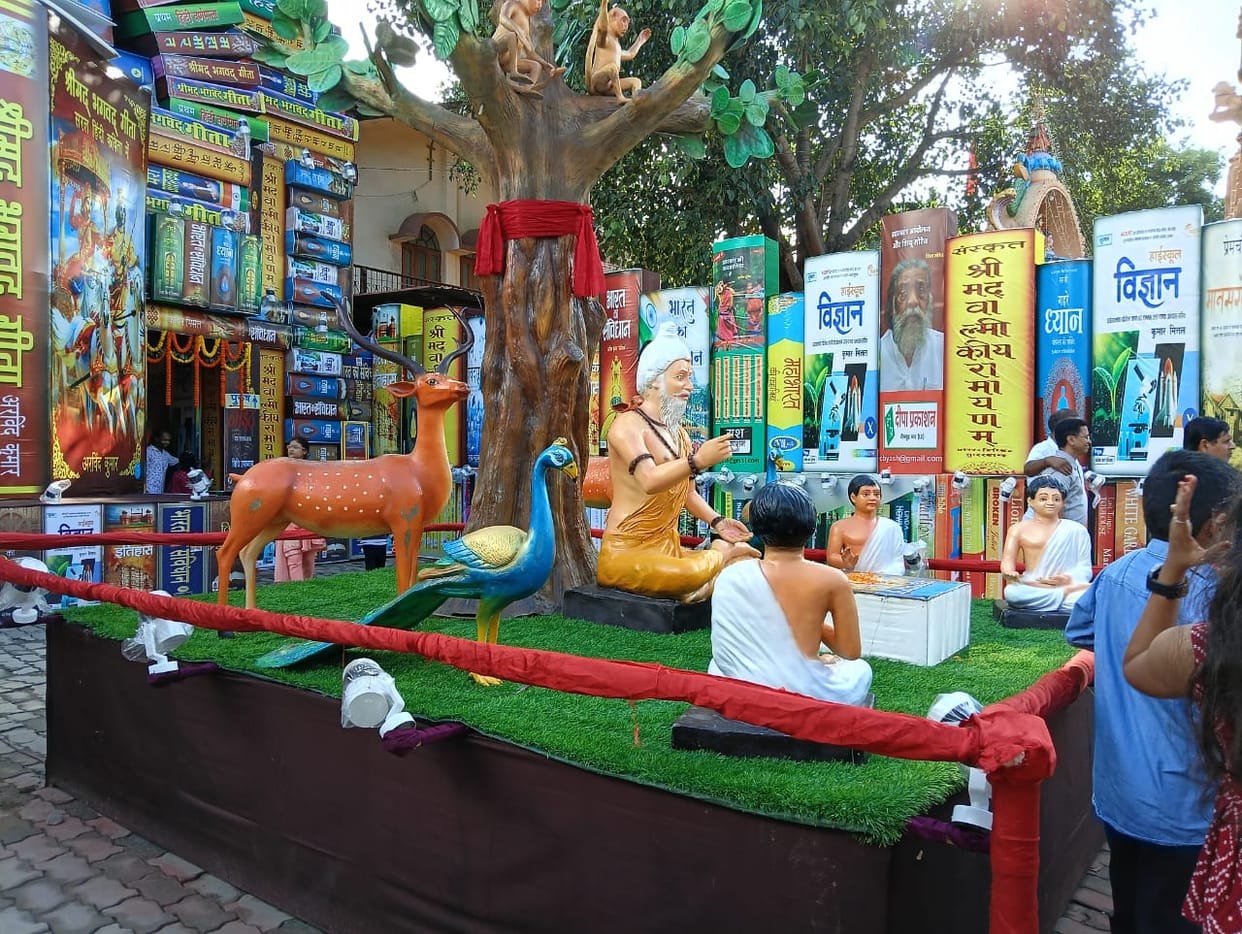 Navratri 2025 Durga Pandal: Unique pandal decorated with 18,000 books
