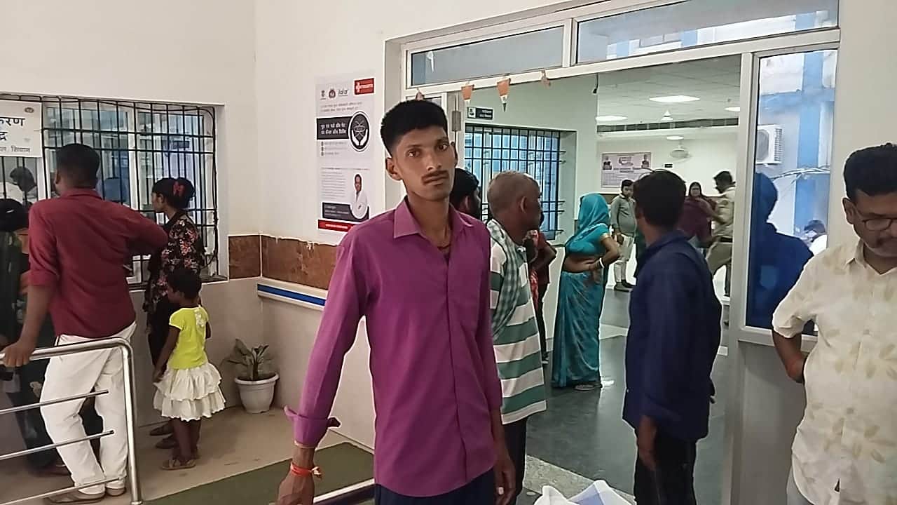 अस्पताल में मौजूद परिजन