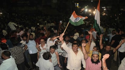 बेगमपुल पर जश्न।