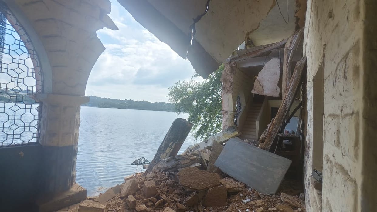 MP News: Major accident averted at Excellence Hamidia College, part of dilapidated building collapses, princip