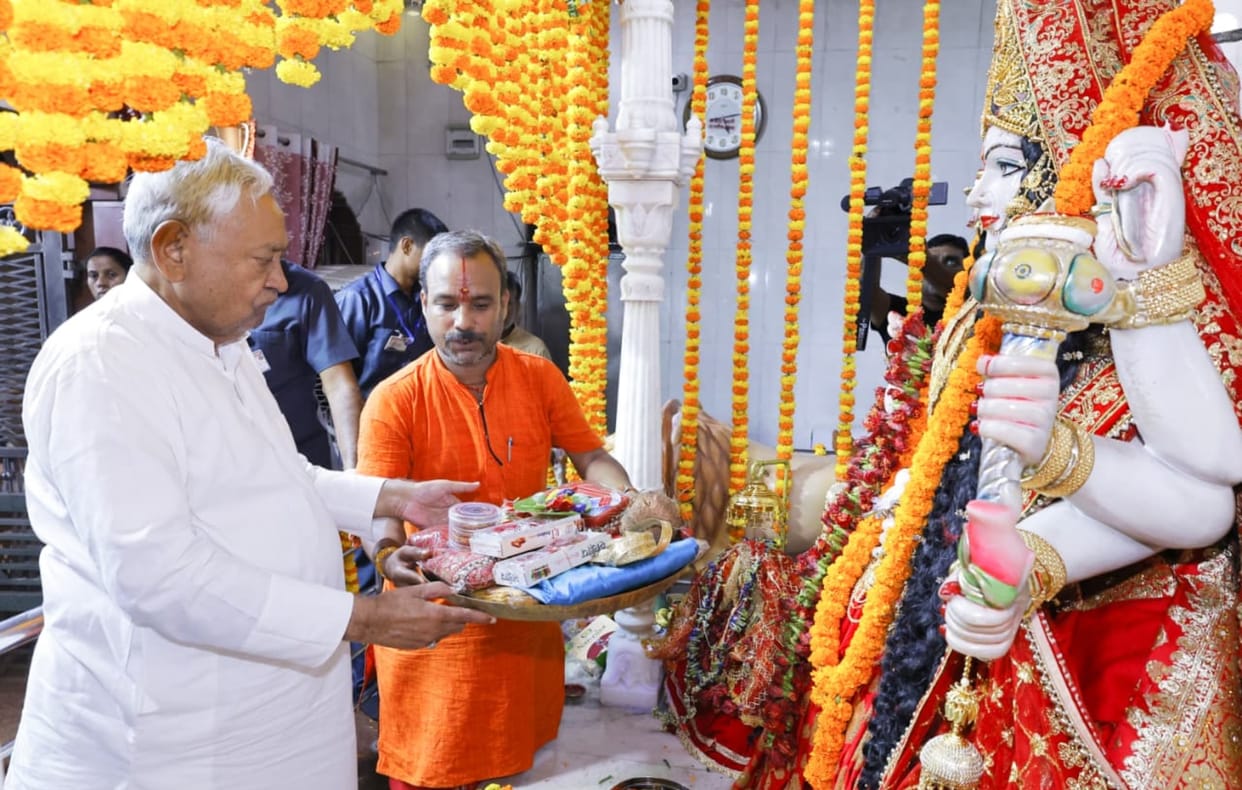 Bihar News : Dussehra celebrated CM Nitish Kumar worshiped Goddess Durga kalibadi patna bihar