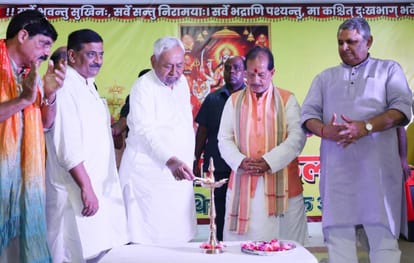 Bihar News : Dussehra celebrated CM Nitish Kumar worshiped Goddess Durga kalibadi patna bihar