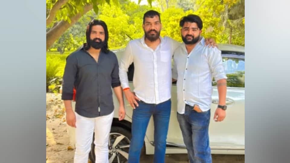 BJP leader murder UP Crime News Vineet Bhadana Gave Robin Pistol Know Details News in Hindi