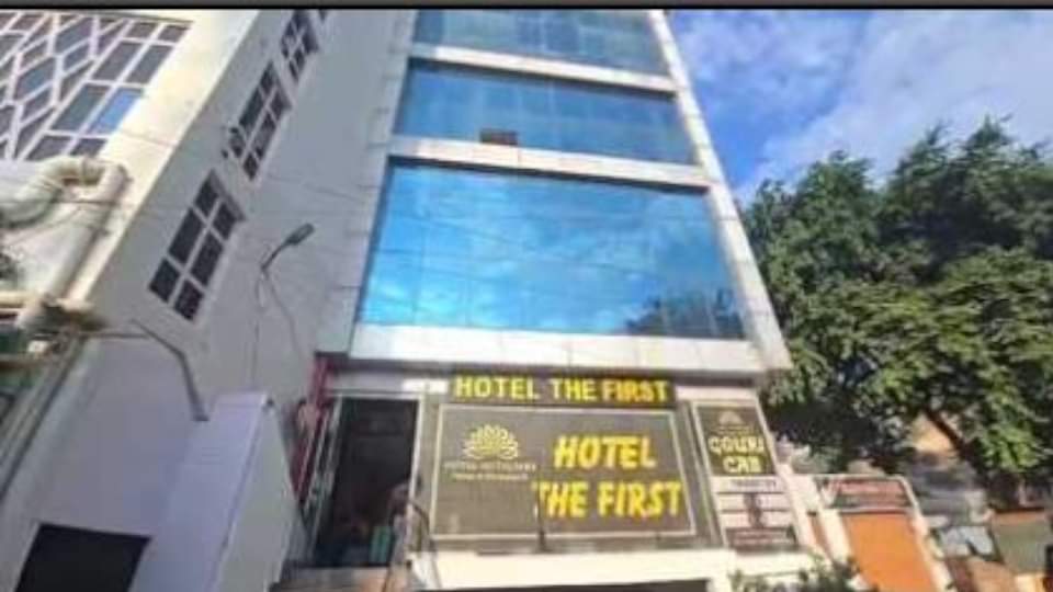 UP News Only those who have bathed enter room Ashram scandal accused in Baba given instruction to hotel staff