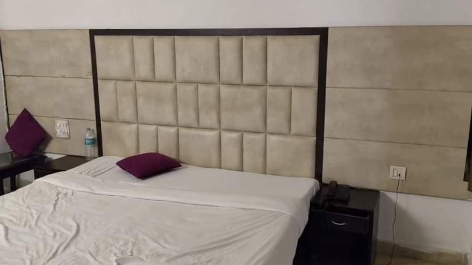 UP News Only those who have bathed enter room Ashram scandal accused in Baba given instruction to hotel staff