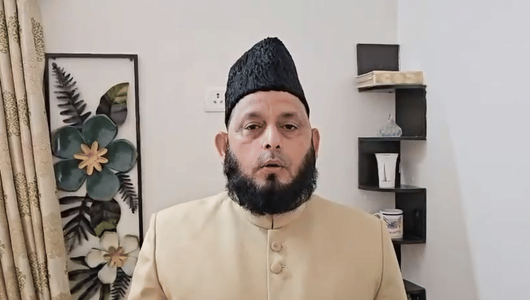 UP: "धर्म के कॉलम में इस्लाम, मात्र भाषा में उर्दू भरें मुस्लिम", जनगणना को लेकर मौलाना खालिद रशीद ने की अपील
