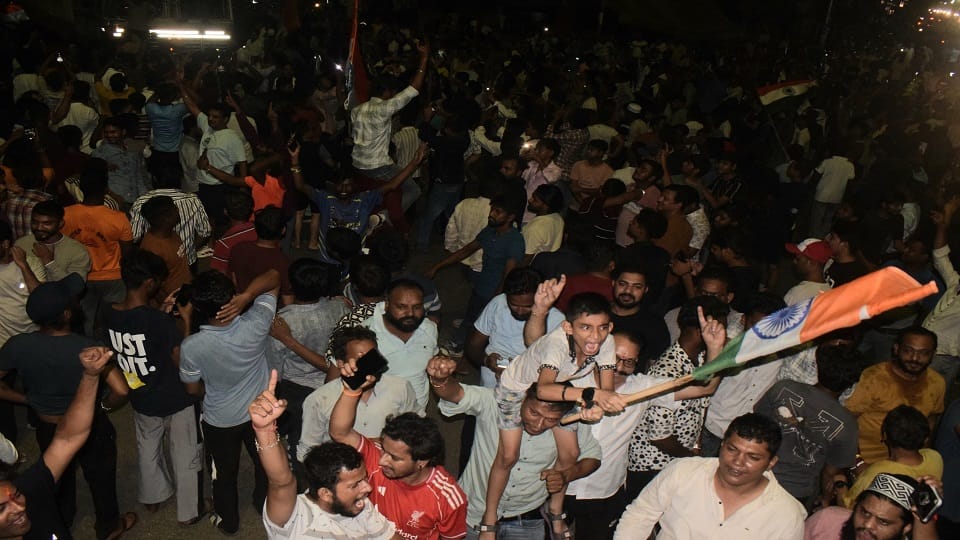Asia Cup 2025: City rejoices with India's victory over Pakistan, fireworks before Diwali, see pictures