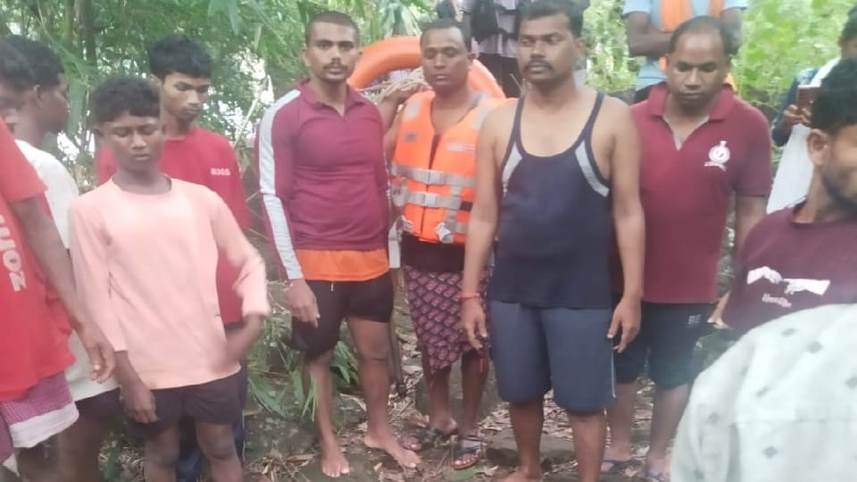 Young man lost his life while taking a selfie in Jagdalpur