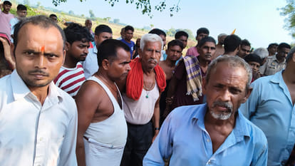 Kanpur: Elderly man jumps into well, police save his life with the help of villagers