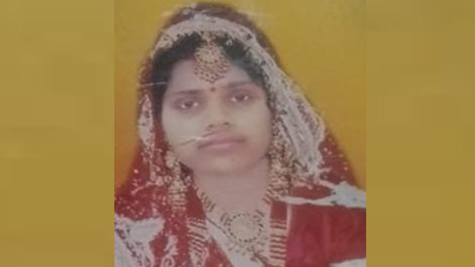 Mahoba: Mother and daughter killed by lightning during rain, family members shocked