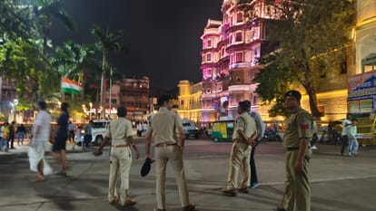 Indore: Police turned away people who had come to celebrate at Indore's Rajwada, and cleared the square after