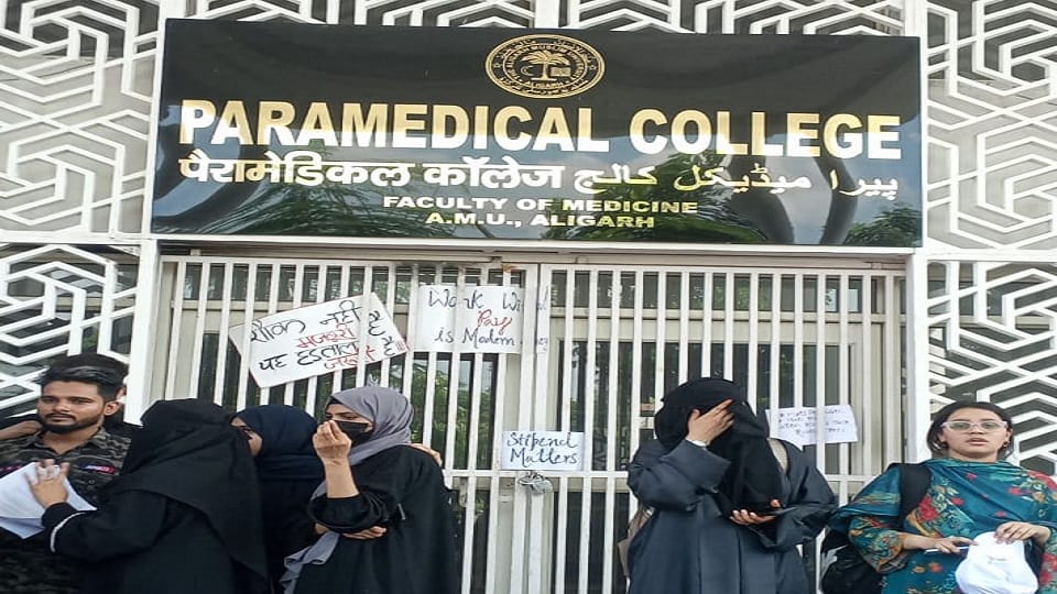 Students create ruckus at AMU Paramedical College gate