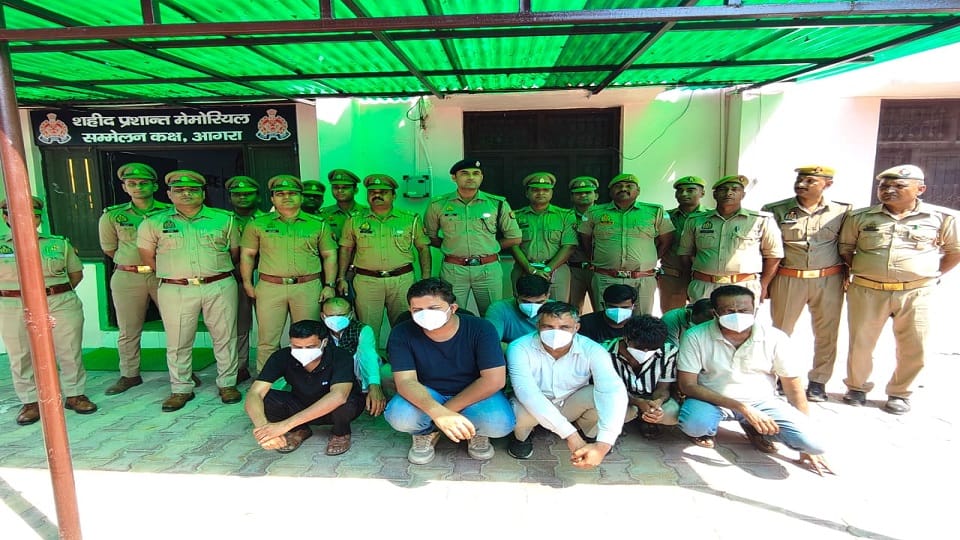 Agra Police Busts Cyber Gang Running Job Scam 10 Accused Arrested