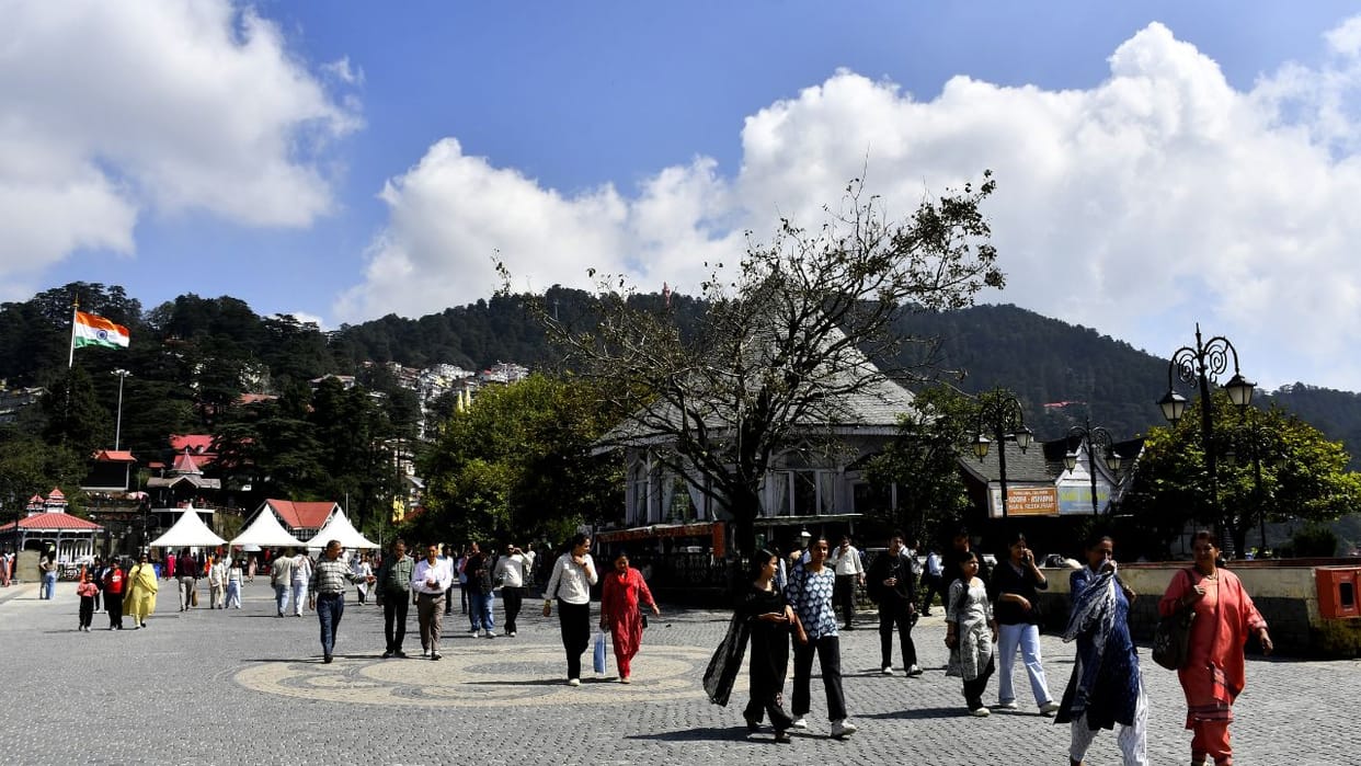 Himachal Tourism Tourist destinations in Himachal are once again buzzing with tourists