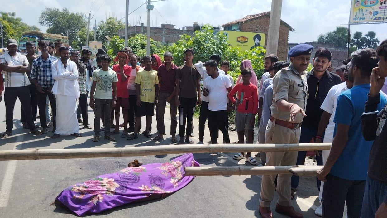 Bihar news: In a road accident near darkha turn one old man get dead. villager have blocked
