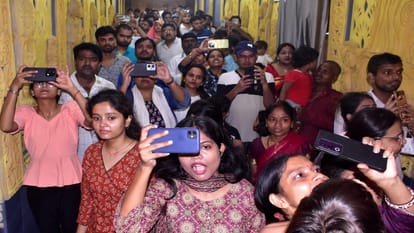 Navratri: Goddess Pandals awakened, huge crowds of devotees gathered, directions echoed with cheers