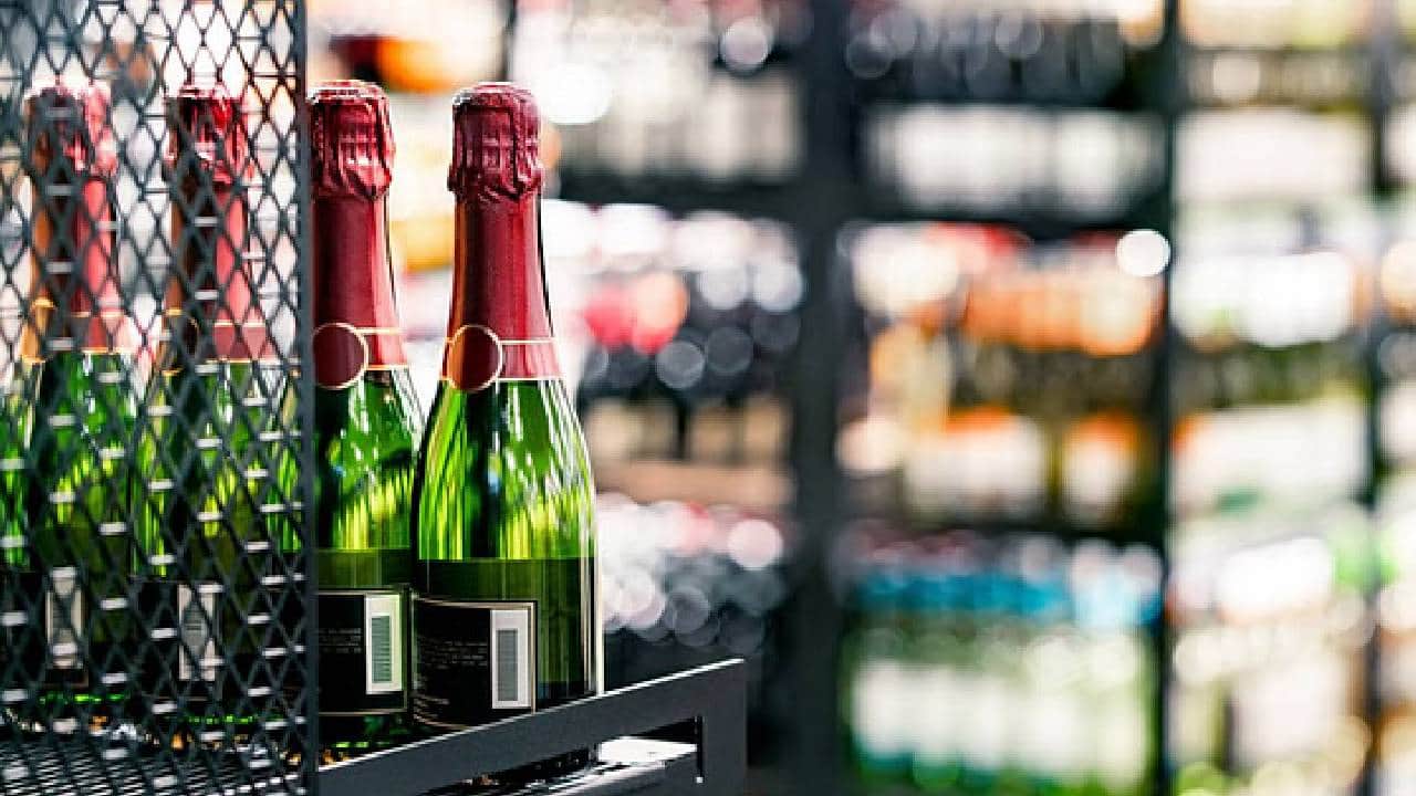 शराब की दुकानें (सांकेतिक तस्वीर)