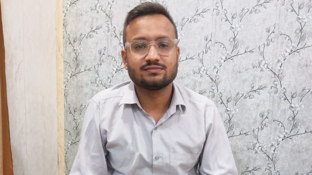Tax inspector arrested while taking bribe in Municipal Corporation Bareilly