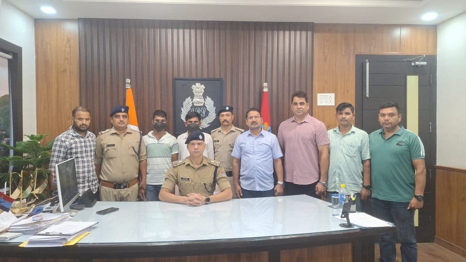 Two interstate smugglers arrested with seven kg opium in rudrapur