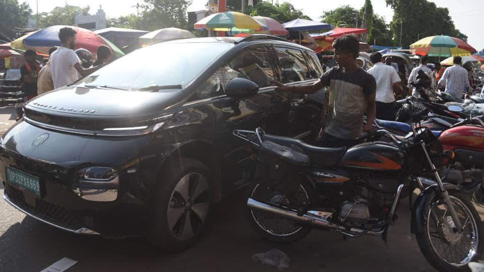 Many plans made to solve problem of parking and traffic jam in Aminabad Lucknow but no solution could be found