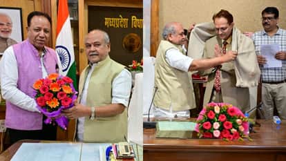 अरविंद शर्मा का गुलदस्ता देकर स्वागत और एपी सिंह को शाल उड़ा विदाई देते स्पीकर नरेंद्र सिंह तोमर