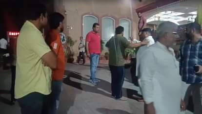 घटनास्थल पर मौजूद लोग