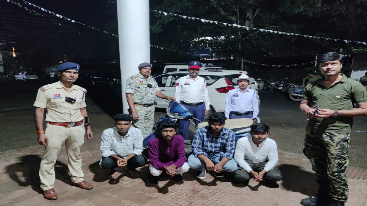 Video of stunt on Activa goes viral, police take action against five youths including a minor in Bijapur