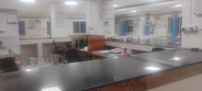 Bihar News: Uproar at Siwan Sadar Hospital, relatives of injured beat up emergency room doctor