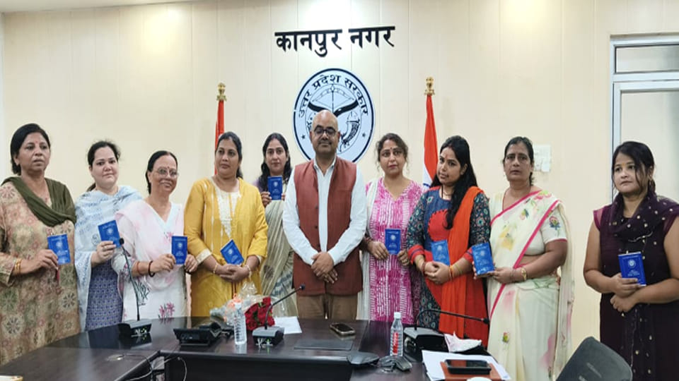 Kanpur: On Ashtami, nine women received inheritance arms license in memory of their family members