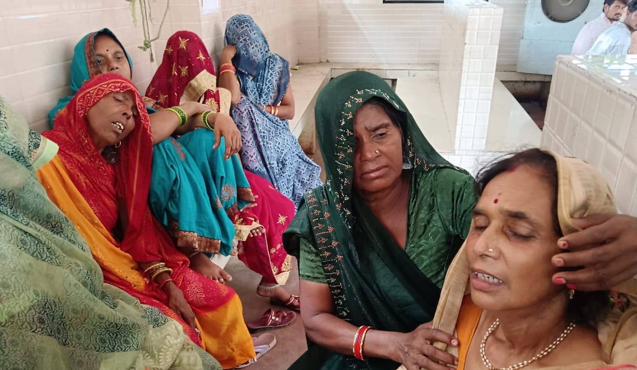 Kanpur Womans body found hanging brother in law and sister in law accused of murder investigation start