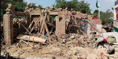 Fatehpur Blast Body parts flew up to the roof one leg was not found houses shook within a radius of 500 meters