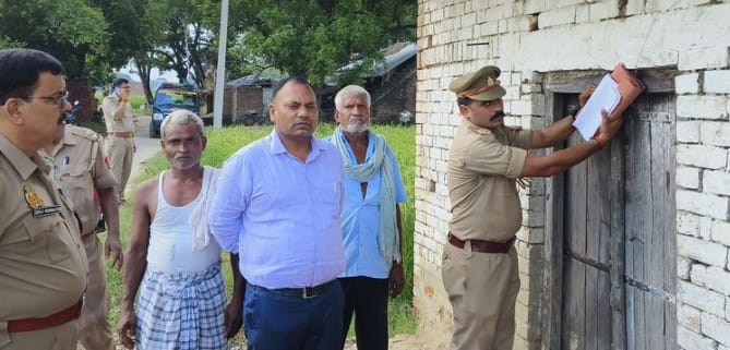 Fatehpur Blast Body parts flew up to the roof one leg was not found houses shook within a radius of 500 meters
