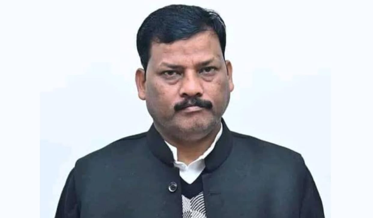 Etawah Senior clerk suicide case Kuldeep Gupta under pressure reward of Rs 25,000 announced for his arrest