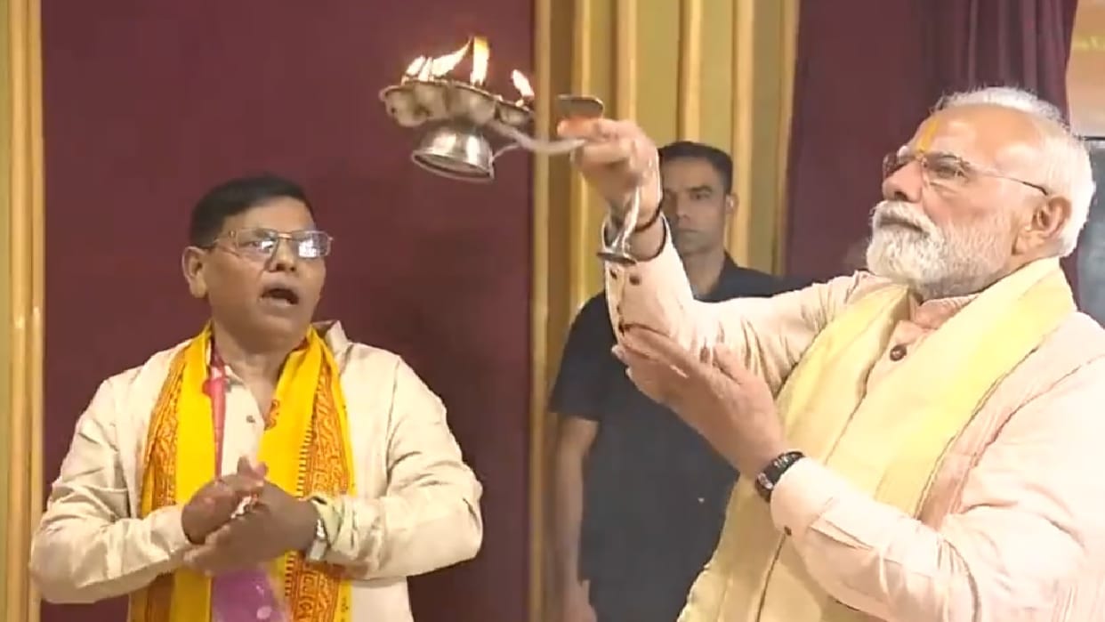 PM Modi performs Aarti of Maa Durga at a Durga Puja pandal in CR Park Delhi