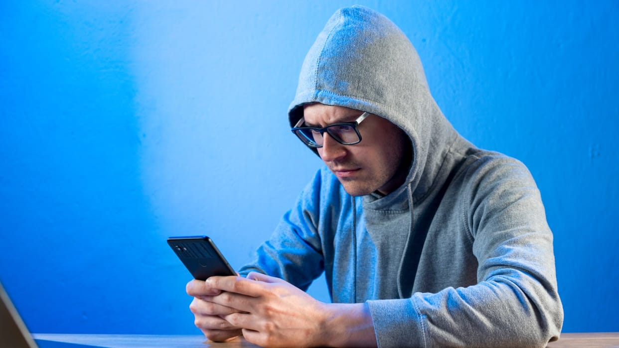 A woman duped the victim of Rs 11 crore by pretending to be in love the trick was so skillful in a Viral News