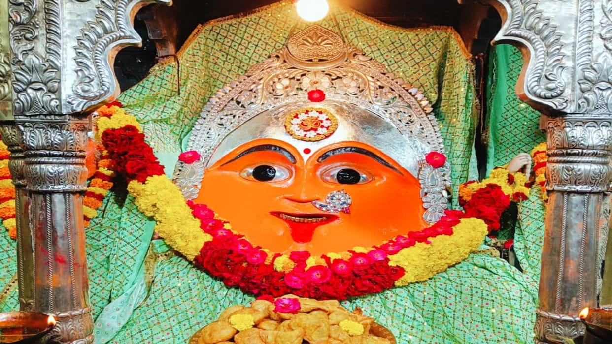 Navaratri 2025: Ancient Garhkalika Temple, devotees offer cloth-made narmund to Goddess during festival