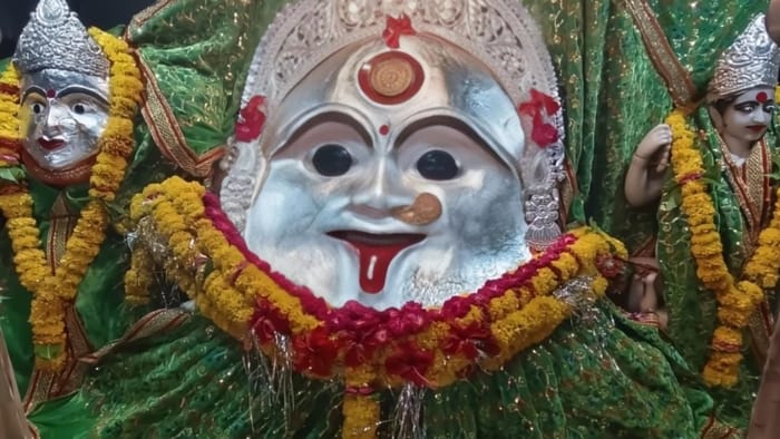 Navaratri 2025: Ancient Garhkalika Temple, devotees offer cloth-made narmund to Goddess during festival