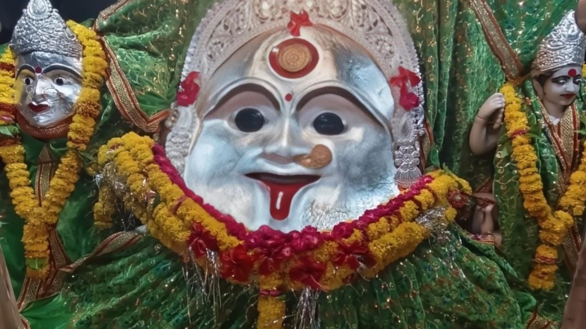 Navaratri 2025: Ancient Garhkalika Temple, devotees offer cloth-made narmund to Goddess during festival