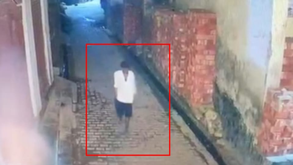 Meerut Murder Case Mason killed 18 blows with bricks in 15 seconds in Meerut