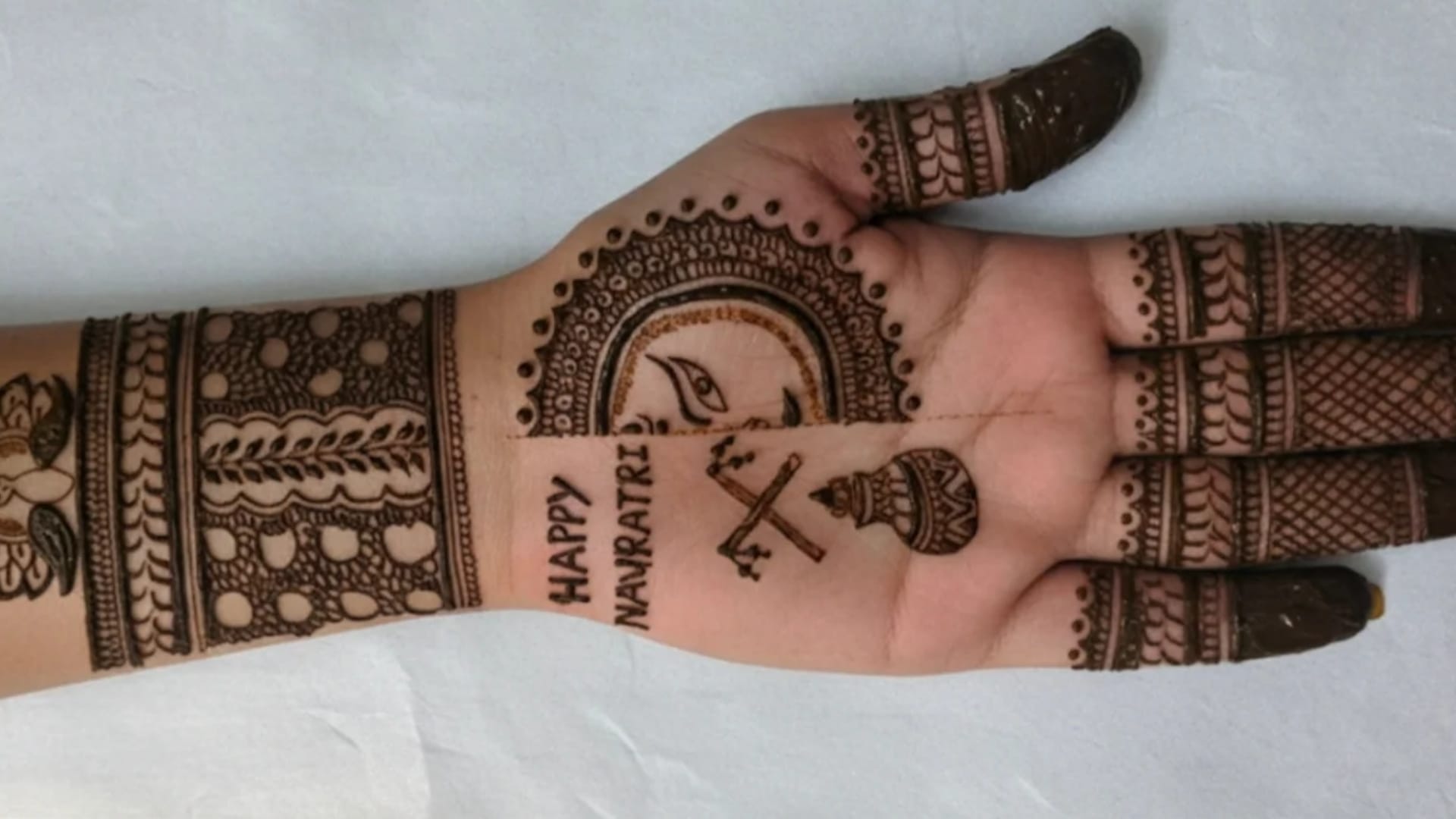 Maha navami 2025 special Simple Mehndi Designs Check Beautiful Ideas step by step guide for Navratri puja