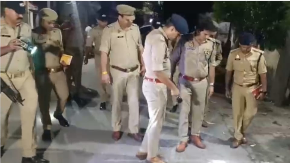 knife fight broke out between two groups of youths in Muzaffarnagar one died and one injured