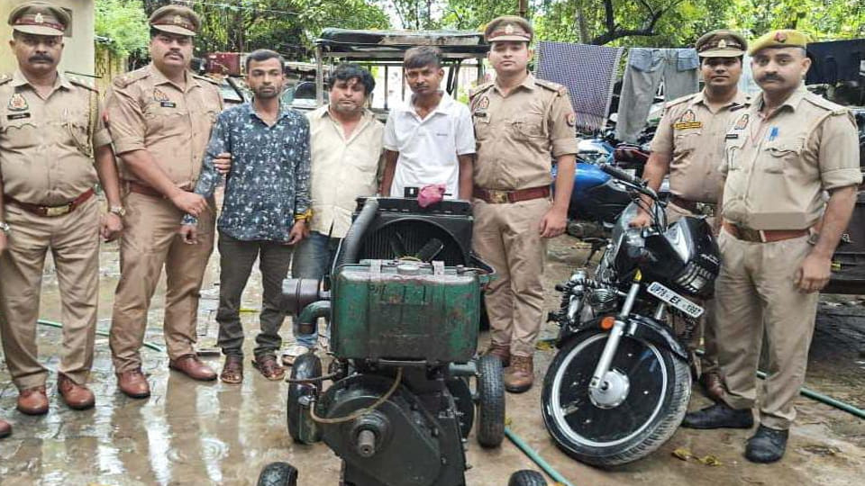 Kanpur: Three miscreants arrested for stealing a generator from outside a businessman's house