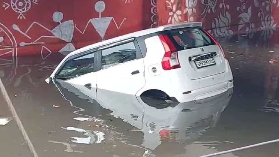 water filled in underpass Due to rain in mathura, car submerged video viral