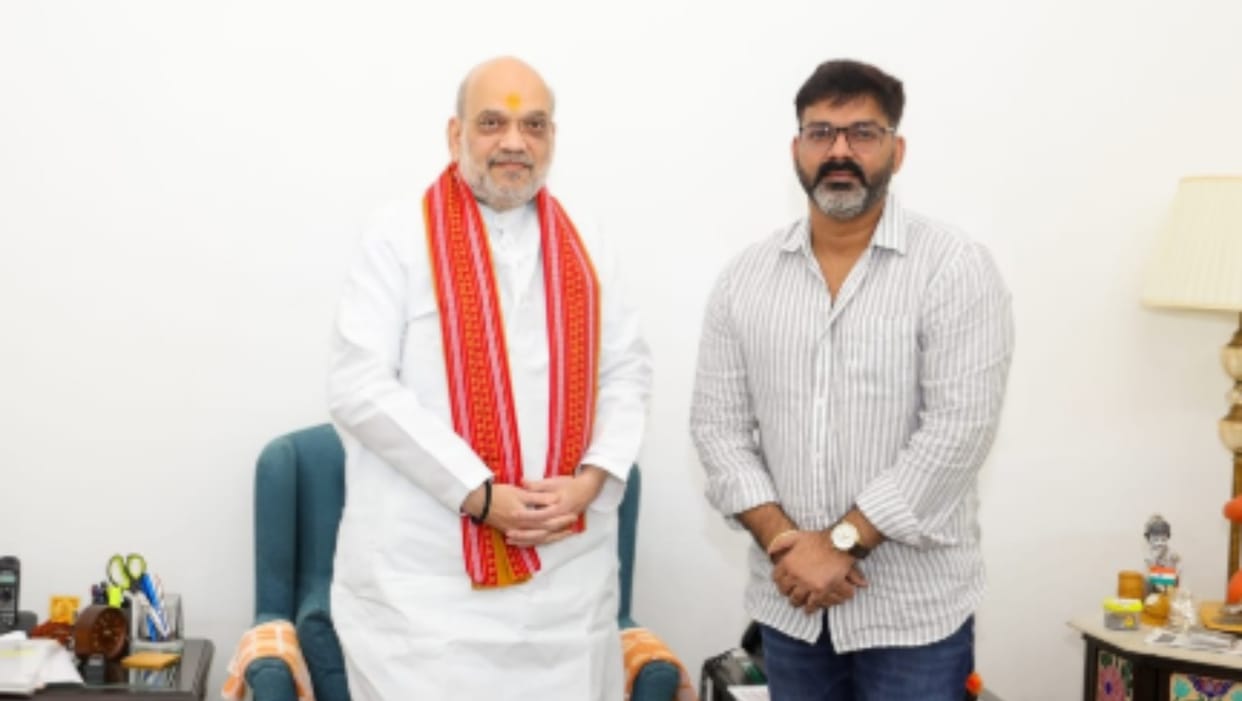bhojpuri star pawan singh meets amit shah jp nadda bihar politics nitish kumar