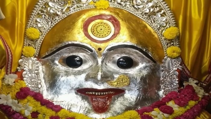 Navaratri 2025: Ancient Garhkalika Temple, devotees offer cloth-made narmund to Goddess during festival