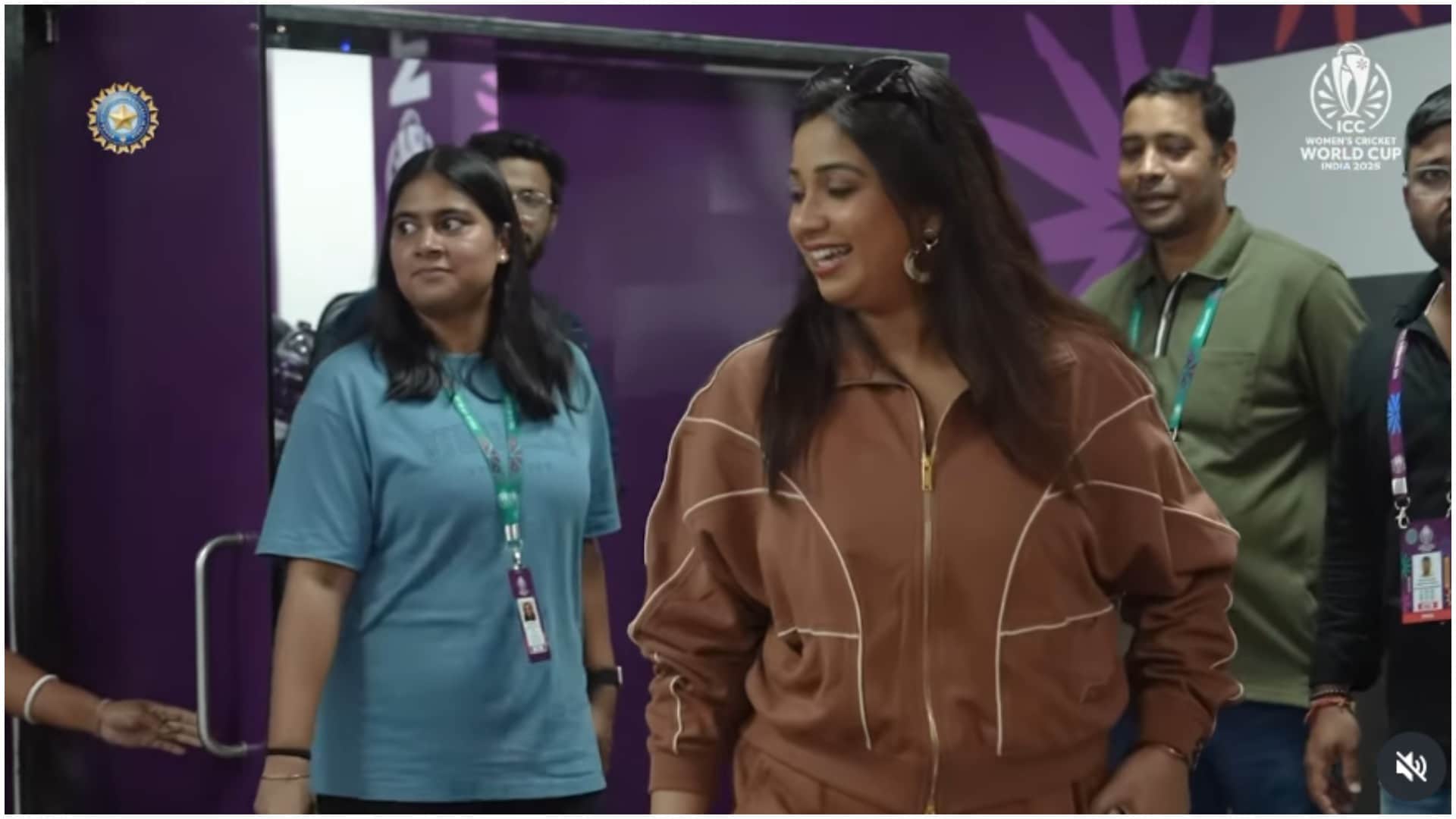 Womens World Cup Video: Shreya Ghoshal Visits Team India Dressing Room, Sings ‘Piyu Bole’ With Players