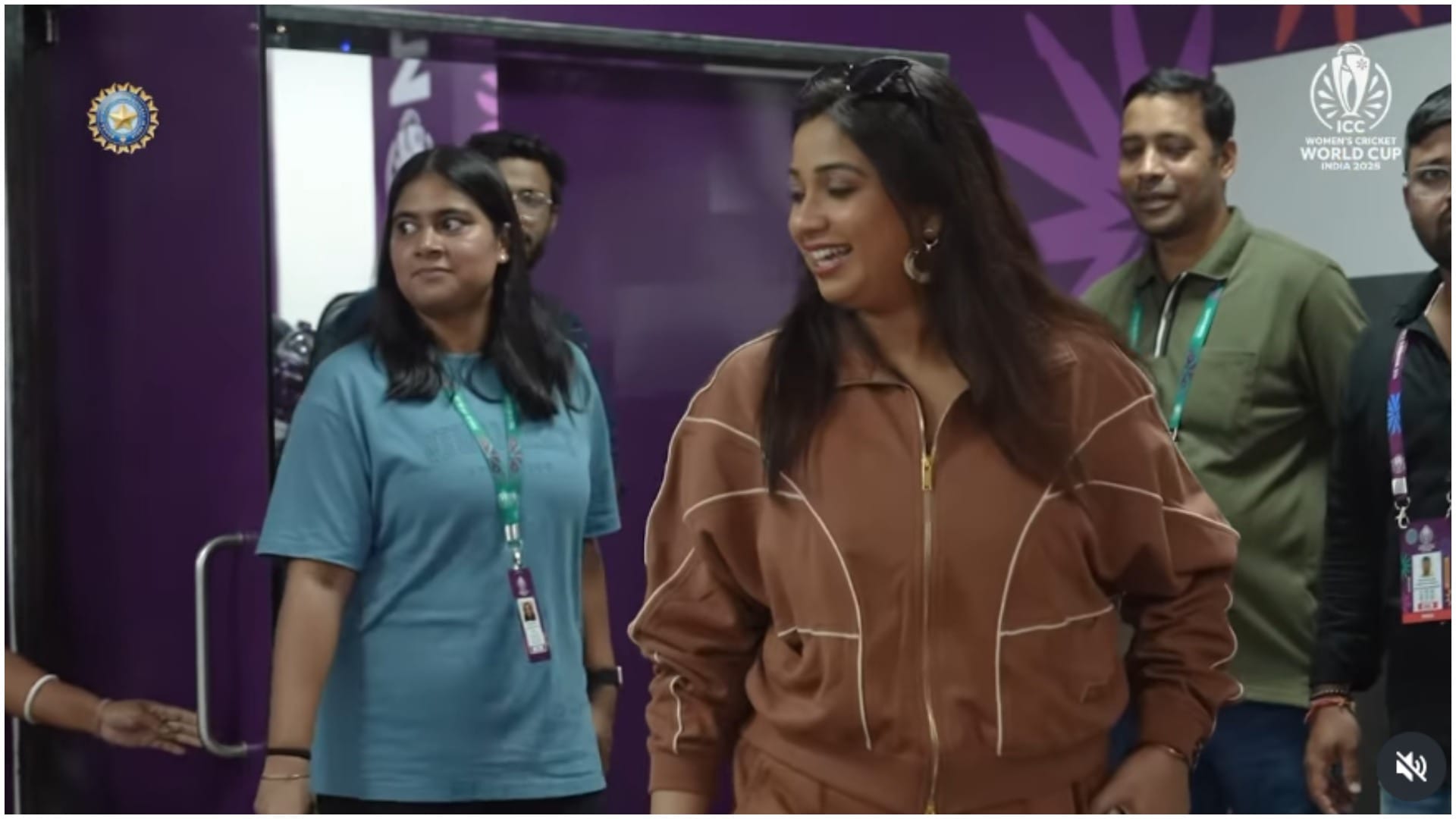 Womens World Cup Video: Shreya Ghoshal Visits Team India Dressing Room, Sings ‘Piyu Bole’ With Players