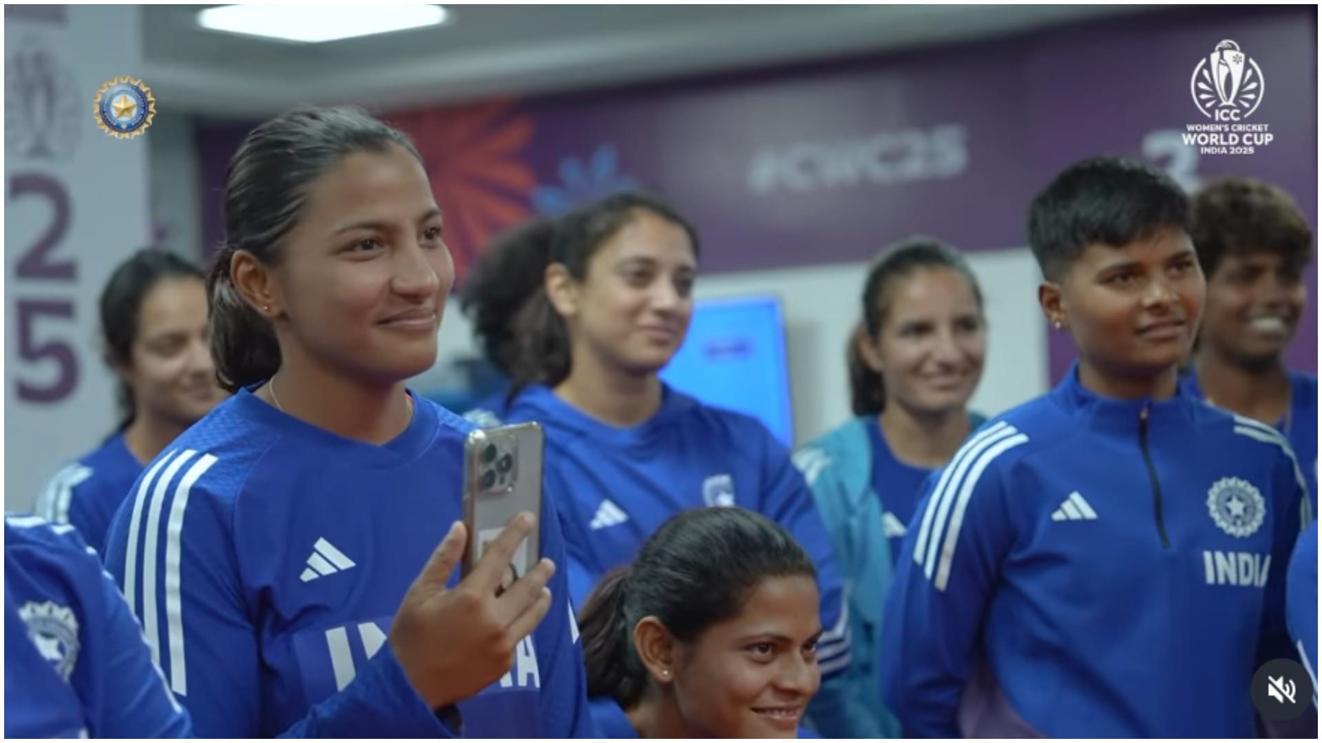 Womens World Cup Video: Shreya Ghoshal Visits Team India Dressing Room, Sings ‘Piyu Bole’ With Players