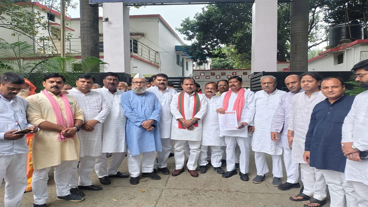 SP leaders accuse police of harassing innocent people in bareilly