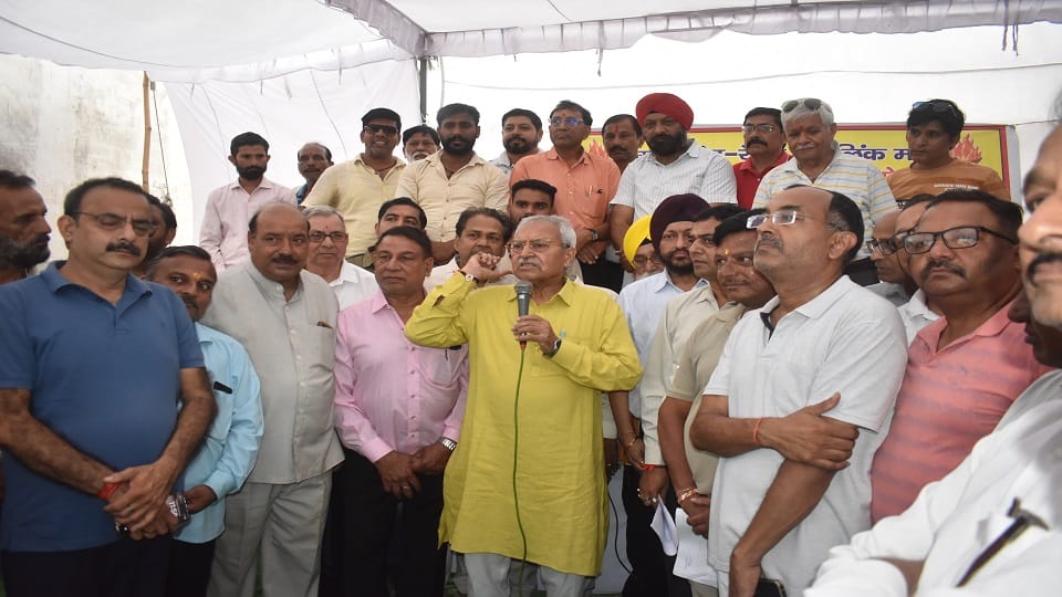 UP: What happened in Meerut that people of 35 colonies came on the streets, BJP MP had to come to the spot